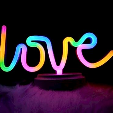 Neon Işıklı Love Yazılı Masa Gece Lambası 